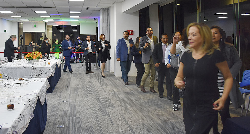 Compromiso académico en clausura de diplomados 26