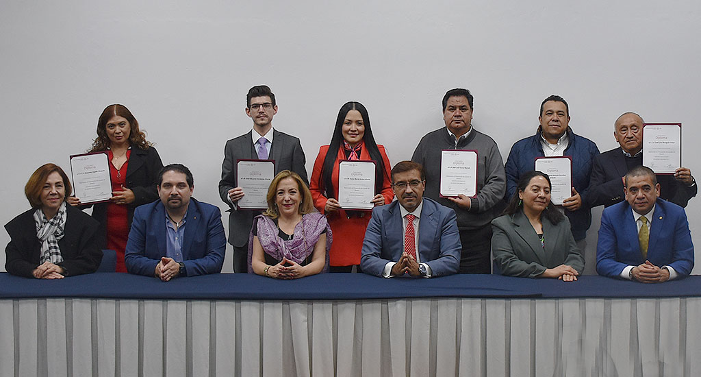 Compromiso académico en clausura de diplomados 9