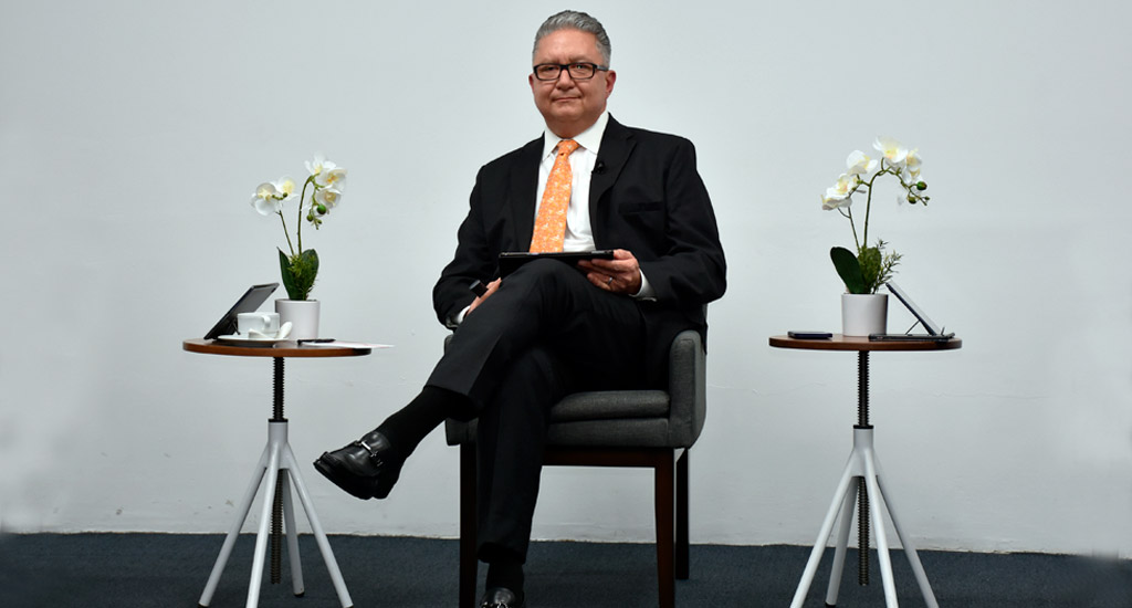 Enrique Campos presenta un análisis sobre el panorama económico de México