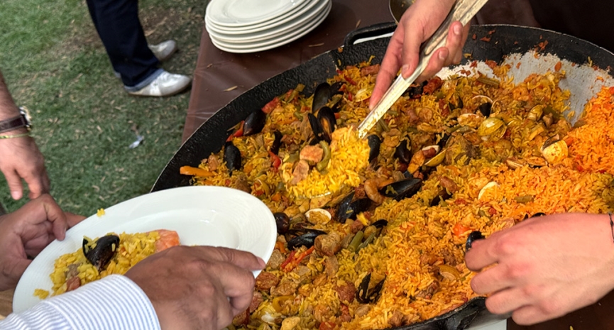 Gran Paellada encendió la fiesta con Los Yaguarú