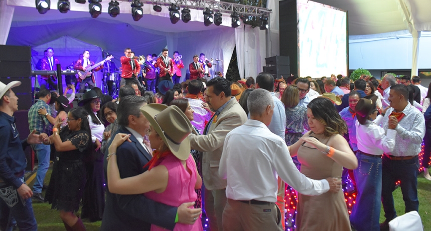 Gran Paellada encendió la fiesta con Los Yaguarú