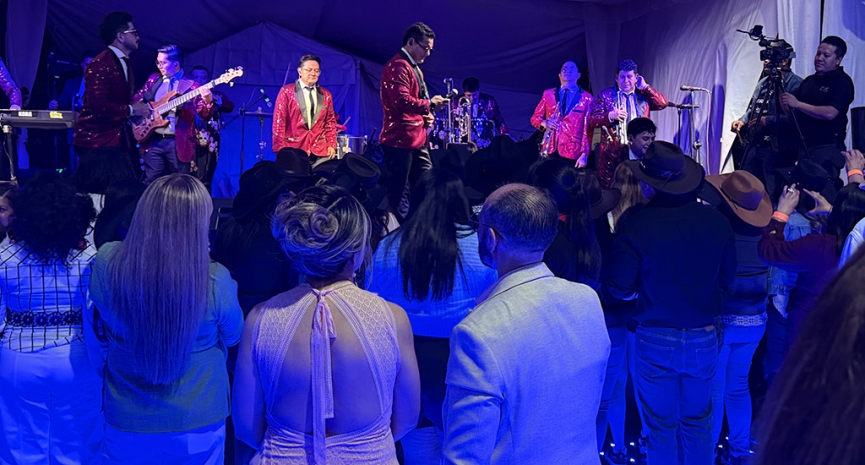Gran Paellada encendió la fiesta con Los Yaguarú