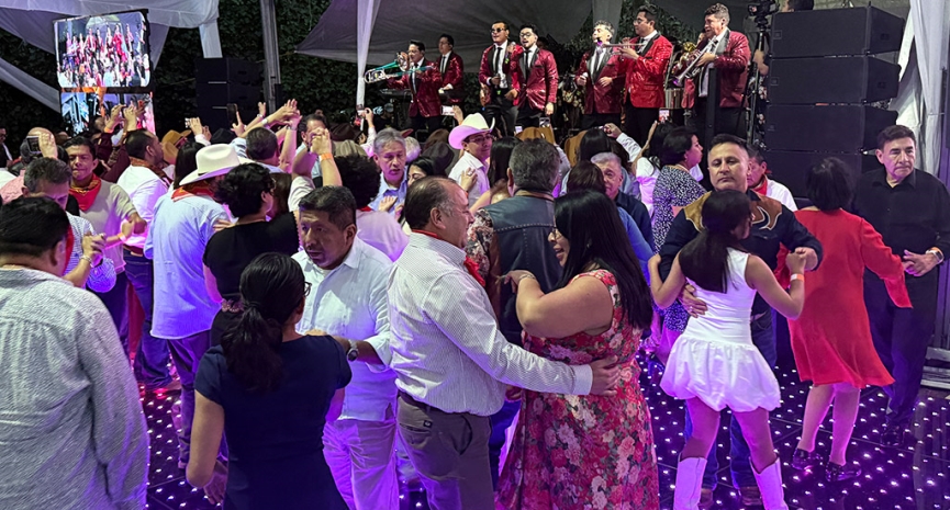Gran Paellada encendió la fiesta con Los Yaguarú