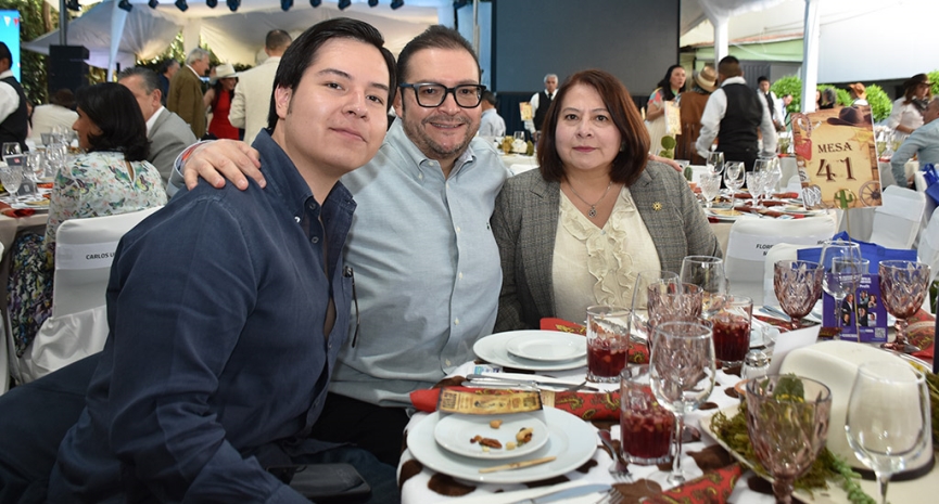 Gran Paellada encendió la fiesta con Los Yaguarú