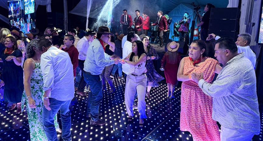 Gran Paellada encendió la fiesta con Los Yaguarú