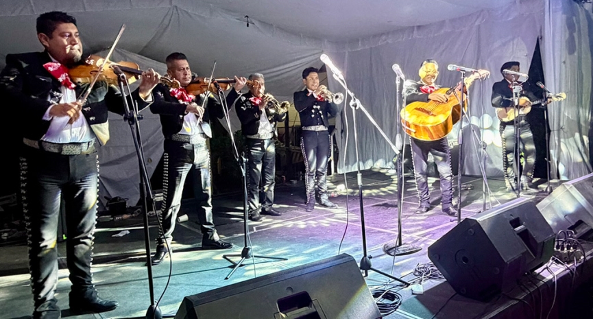 Gran Paellada encendió la fiesta con Los Yaguarú