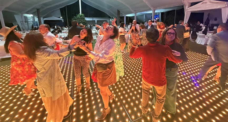Gran Paellada encendió la fiesta con Los Yaguarú