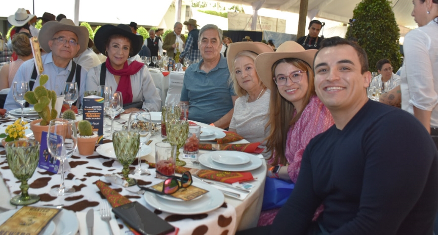 Gran Paellada encendió la fiesta con Los Yaguarú