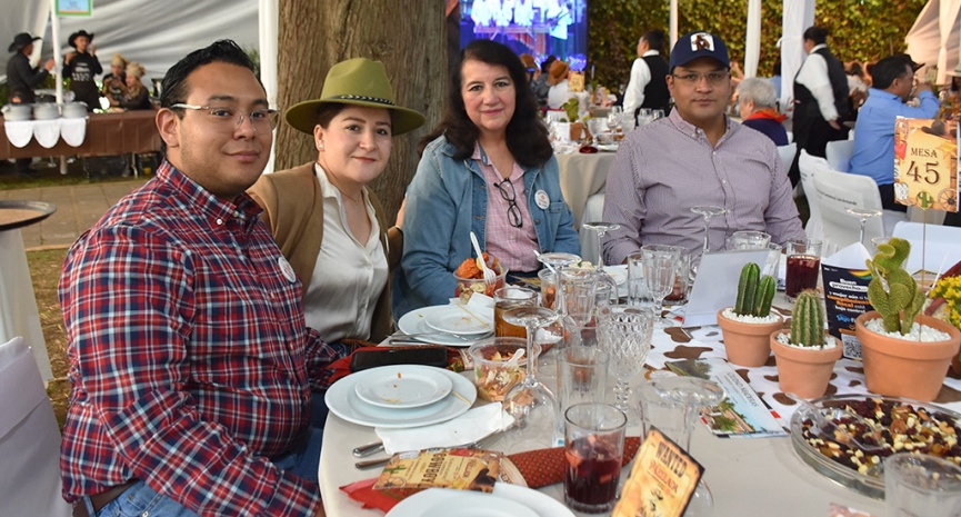 Gran Paellada encendió la fiesta con Los Yaguarú