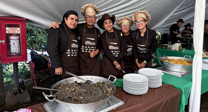 Gran Paellada encendió la fiesta con Los Yaguarú