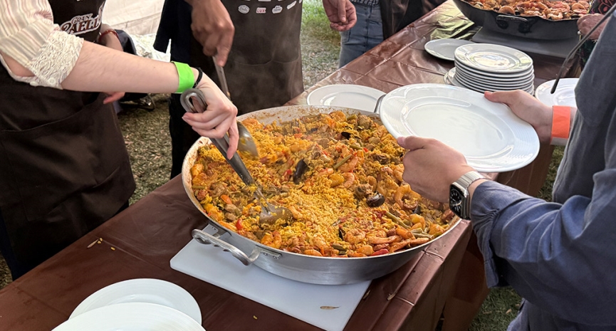 Gran Paellada encendió la fiesta con Los Yaguarú