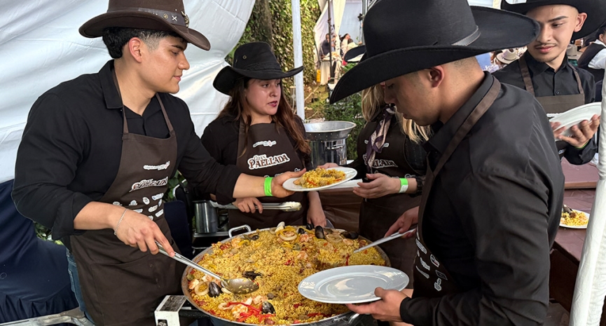 Gran Paellada encendió la fiesta con Los Yaguarú