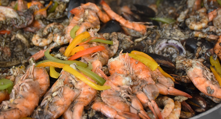 Gran Paellada encendió la fiesta con Los Yaguarú
