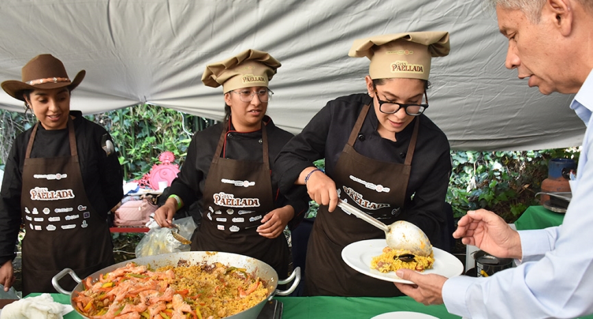 Gran Paellada encendió la fiesta con Los Yaguarú