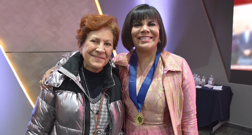 Patricia González Tirado recibe la Presea Rafael Mancera Ortiz por su liderazgo en contaduría y compromiso social