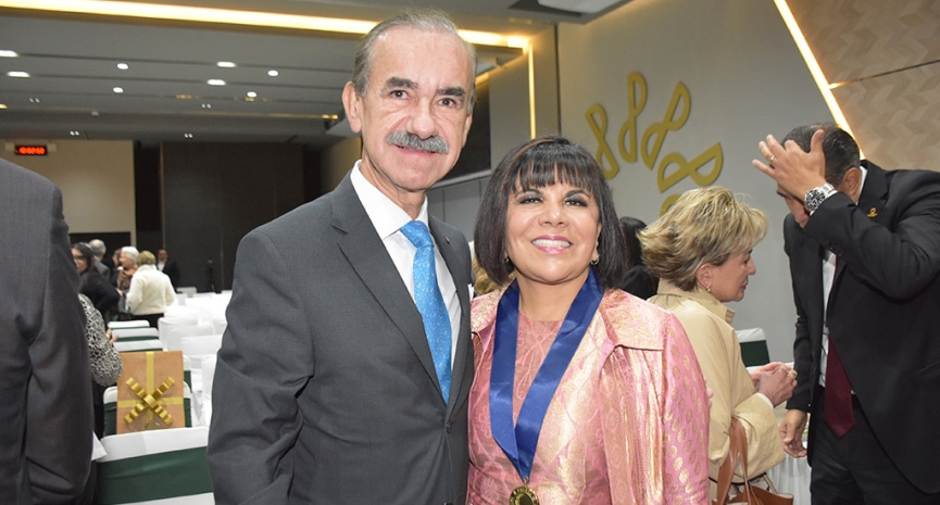 Patricia González Tirado recibe la Presea Rafael Mancera Ortiz por su liderazgo en contaduría y compromiso social