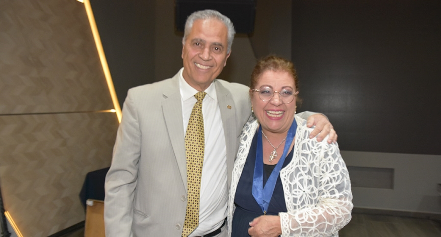 Presea Rafael Mancera Ortiz distingue a Yolanda Ramírez por su trayectoria ejemplar