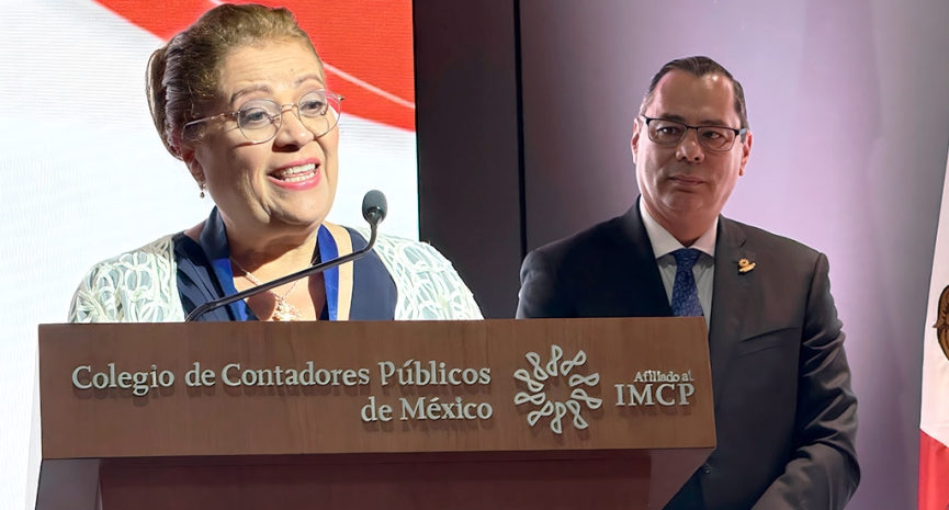 Presea Rafael Mancera Ortiz distingue a Yolanda Ramírez por su trayectoria ejemplar