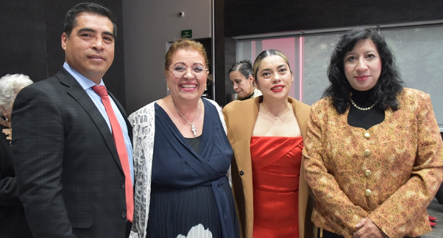 Presea Rafael Mancera Ortiz distingue a Yolanda Ramírez por su trayectoria ejemplar