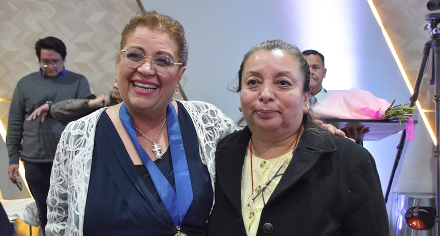 Presea Rafael Mancera Ortiz distingue a Yolanda Ramírez por su trayectoria ejemplar