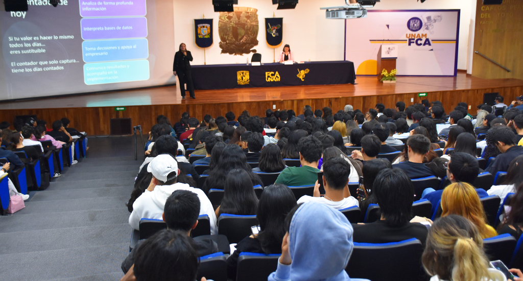 Rosalía Ortega participa en la 32.° Semana Académica Interdisciplinaria de la FCA