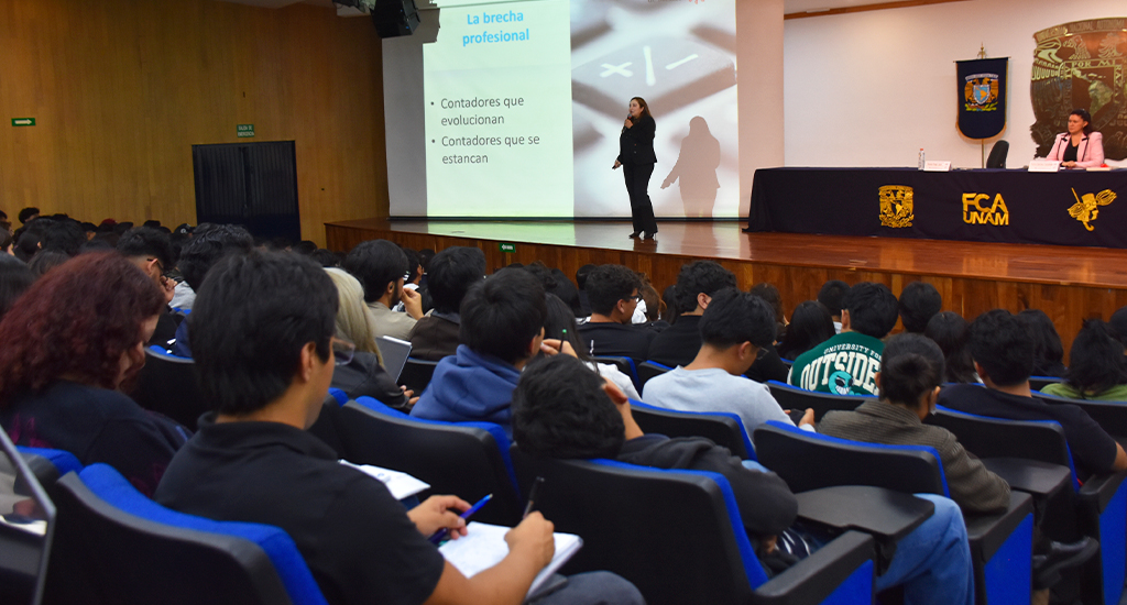 Rosalía Ortega participa en la 32.° Semana Académica Interdisciplinaria de la FCA