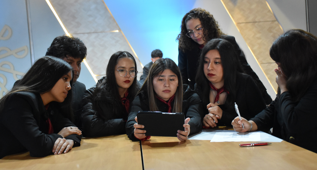 Universitarios compiten en el Maratón del conocimiento de Auditoría