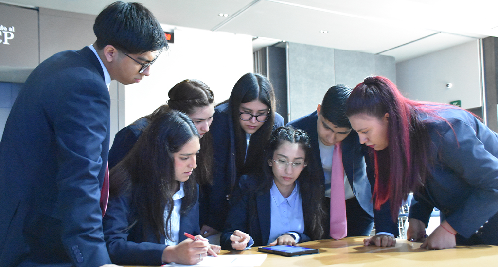 Universitarios compiten en el Maratón del conocimiento de Auditoría