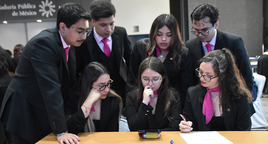 Universitarios compiten en el Maratón del conocimiento de Auditoría