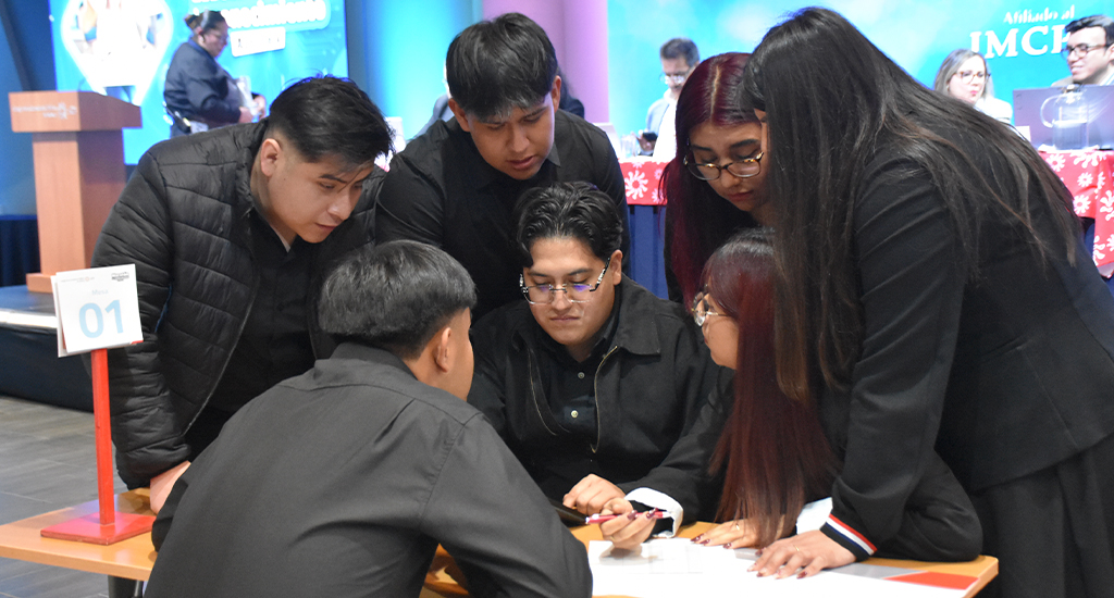 Universitarios compiten en el Maratón del conocimiento de Auditoría