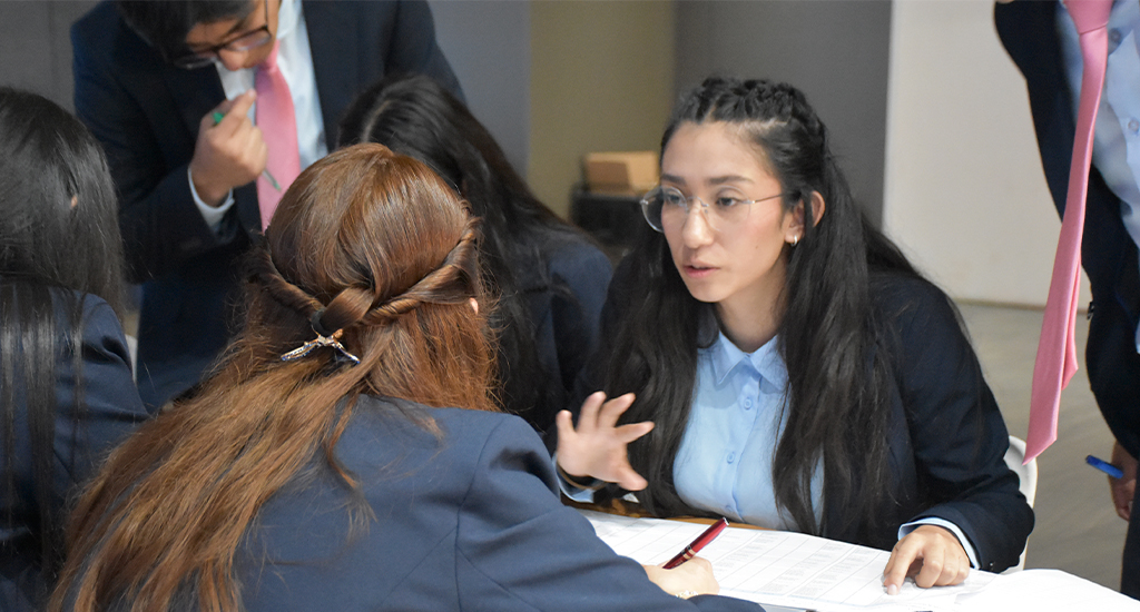 Universitarios compiten en el Maratón del conocimiento de Auditoría