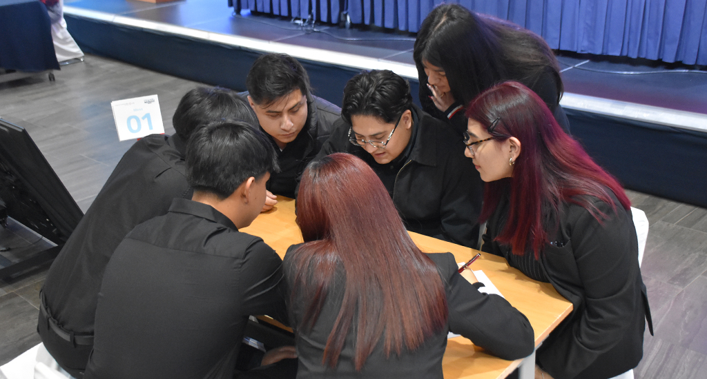 Universitarios compiten en el Maratón del conocimiento de Auditoría
